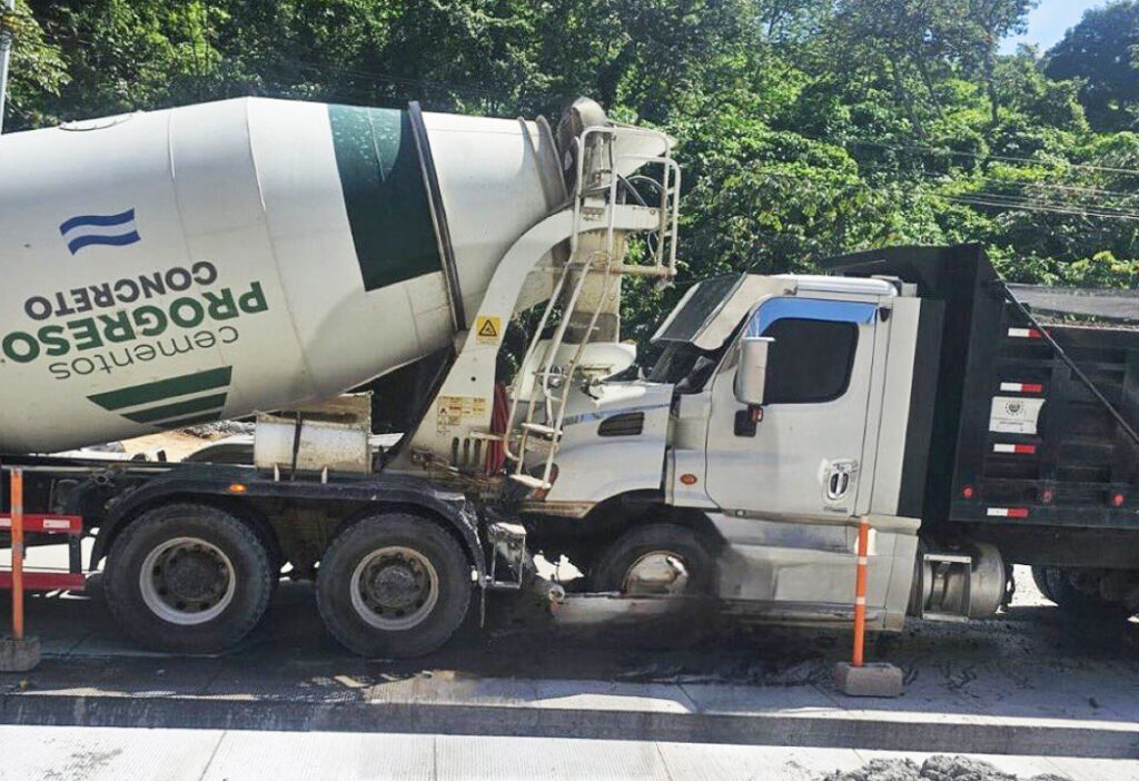 Se registra accidente vial entre dos vehículos pesados en carretera Los Chorros