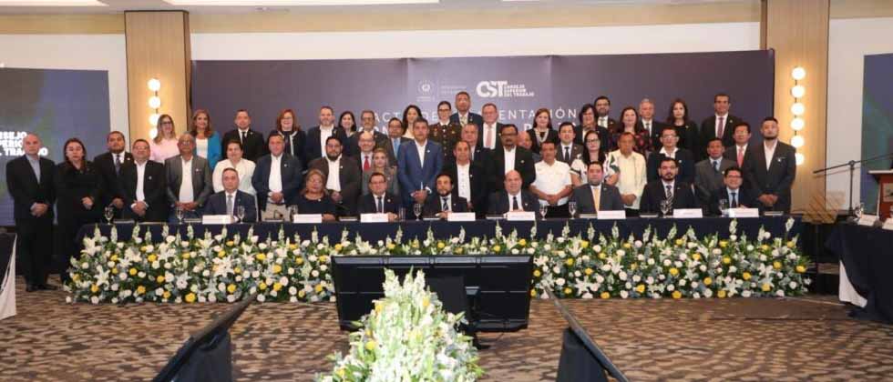 Juramentan a los nuevos miembros del Consejo Superior de Trabajo