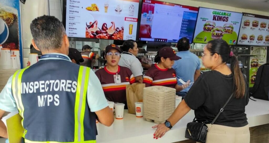 Garantizan que salvadoreños que trabajen este 6 de agosto se les pague doble