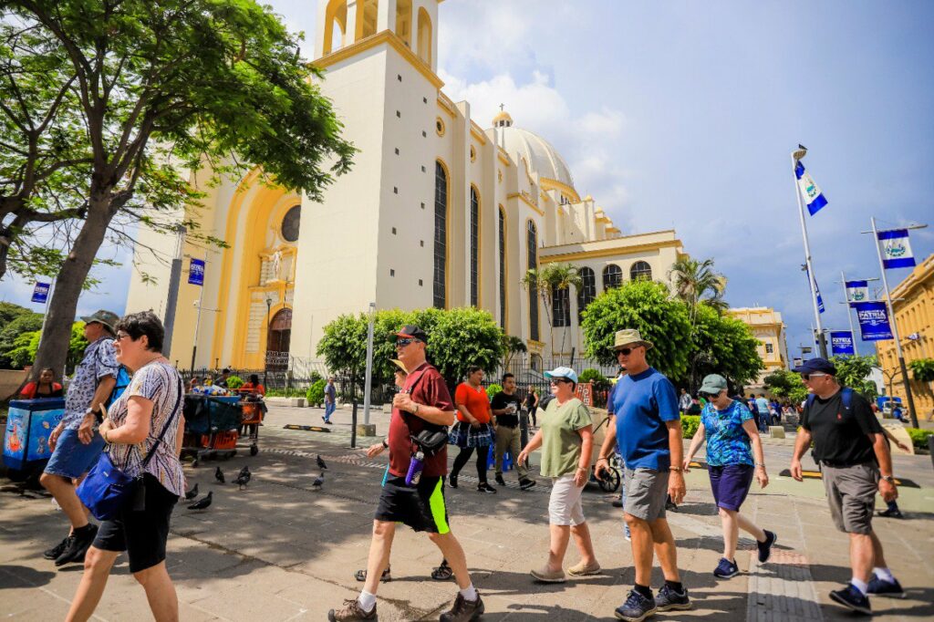 El Salvador recibe más de 52 mil visitantes extranjeros durante vacaciones de agosto