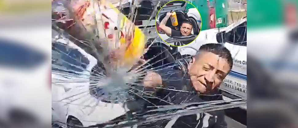 Conductor descarga su furia y quiebra el parabrisas de autobús con un extintor