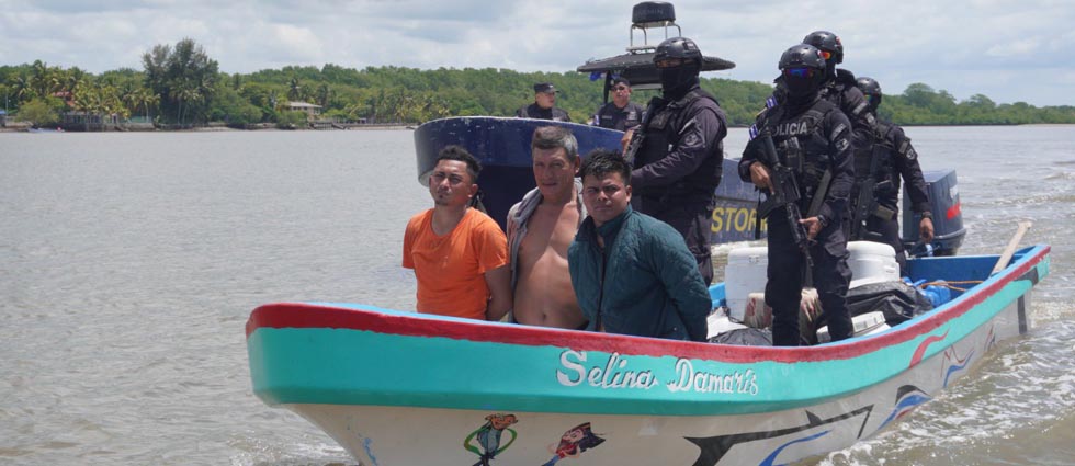 PNC da otro duro golpe al narco e incauta 360 kilos de droga a 5 millas náuticas de Los Cóbanos