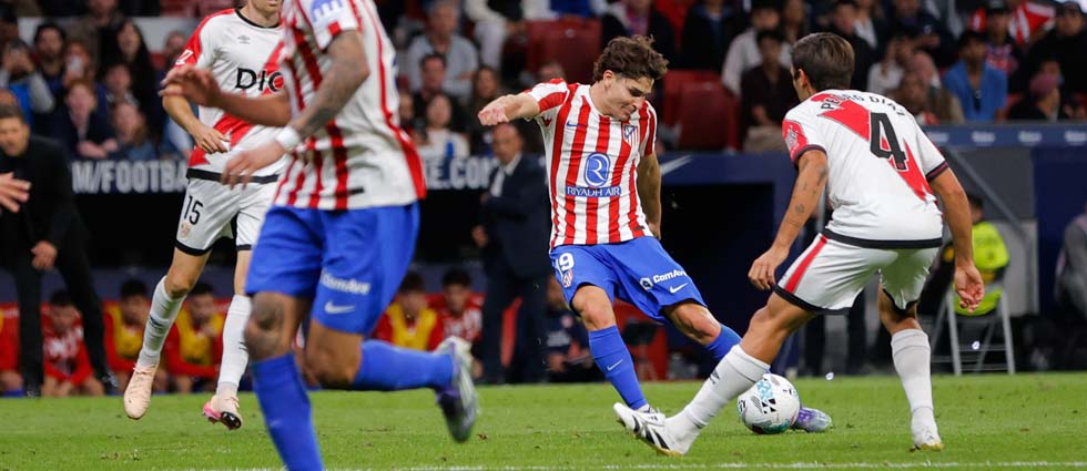 Simeone, jugadores y afición ‘enloquecen’ tras remontar al Rayo… y ya calientan el derbi del sábado contra el Madrid