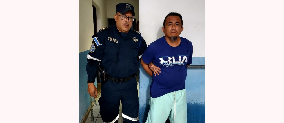 Conductor borracho choca contra ambulancia y dos mujeres resultan lesionadas en Santa Ana