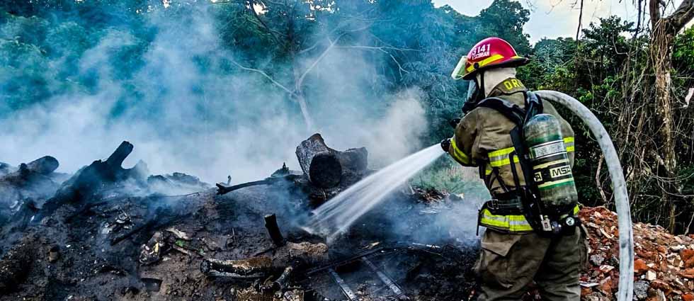 Sofocan incendio en predio donde las personas arrojaban basura