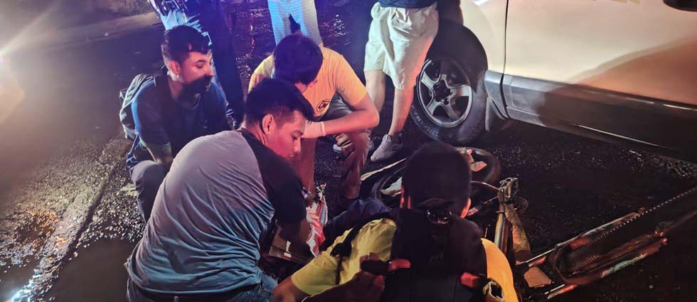 Conductor arrolla a un ciclista en Sonsonate