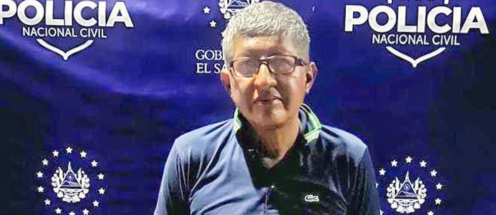 Sacan de las calles a motociclista ebrio tras chocar contra un auto en Sonsonate