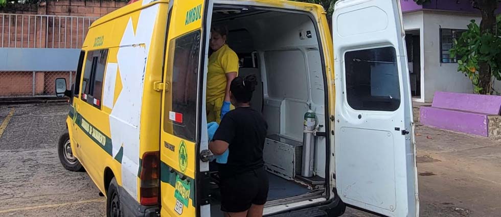 Auxilian a conductor que sufrió lesiones tras chocar contra un perro en La Paz
