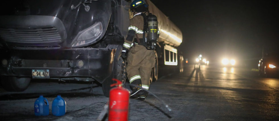 Rápida reacción evita que cisterna que llevaba combustible se incendie en la carretera Panamericana