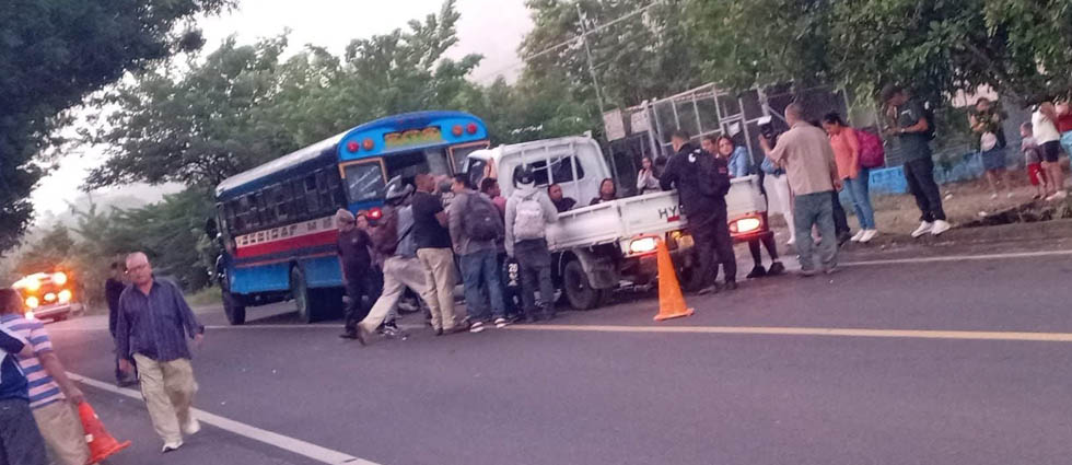 Reportan varios lesionados tras fuerte siniestro vial en Santa Ana