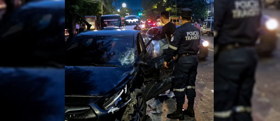 Sujeto que manejaba en sentido contrario provocó triple choque cerca del parque Cuscatlán