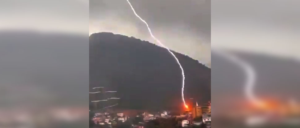Captan momento exacto cuando rayo cae sobre vivienda en Santiago Nonualco