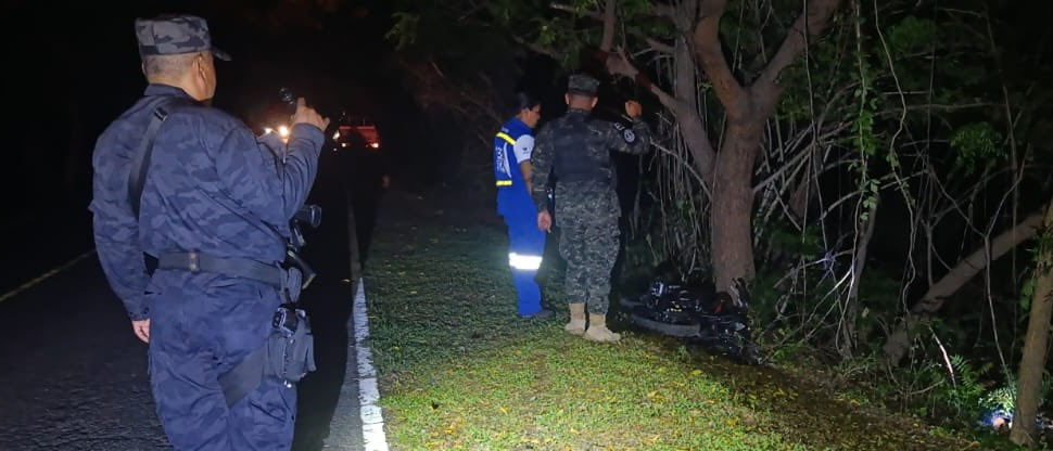 Tres jóvenes pierden la vida tras chocar dos motocicletas en Usulután
