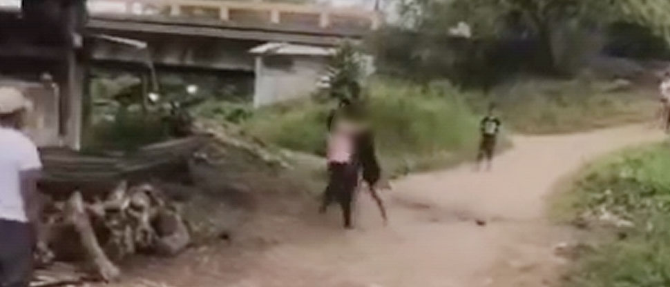 Mujeres se van a los jalones de cabellos por el amor de un ayudante de autobús