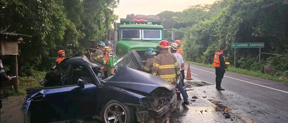 Dos personas pierden la vida tras fuerte accidente en San Miguel