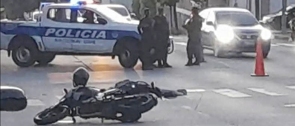 Peatón pierde la vida al ser arrollado por un motociclista en calle al Volcán