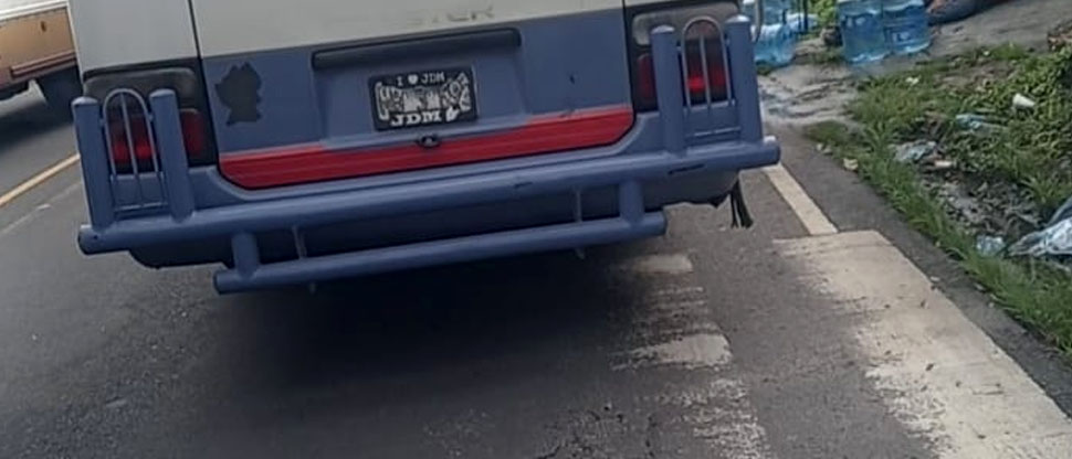 Microbús arrolla a repartidor de agua en calle Antigua a Tonacatepeque