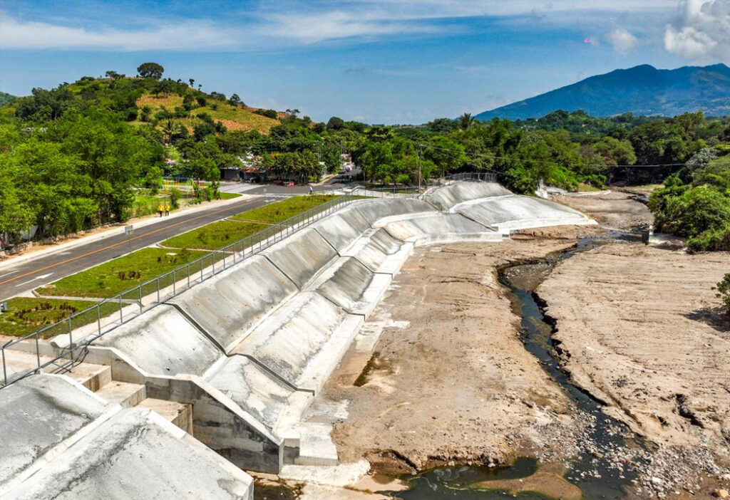 Entregan obras de eliminación de cárcavas que afectaban a familias del distrito Italia