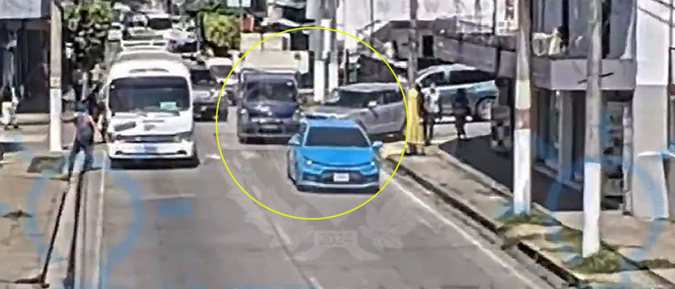 Conductor de Kia Soul choca al intentar incorporarse en carretera Panamericana