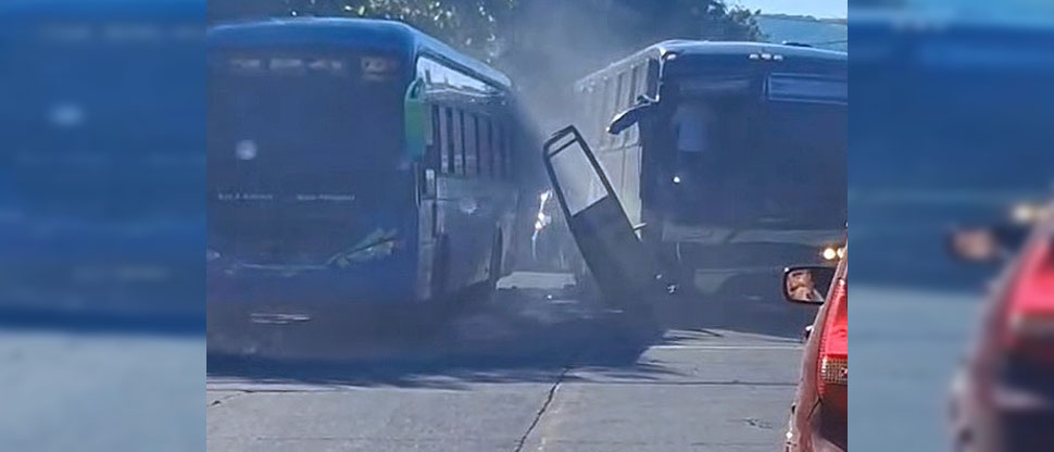 Pasajeros pasan momentos de pánico tras chocar dos autobuses en La Unión
