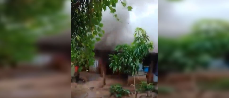 Rayo cae sobre vivienda y esta se incendia en Santiago Nonualco