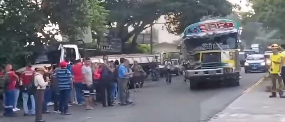 Choque entre autobús y camión deja varios lesionados en carretera Panamericana