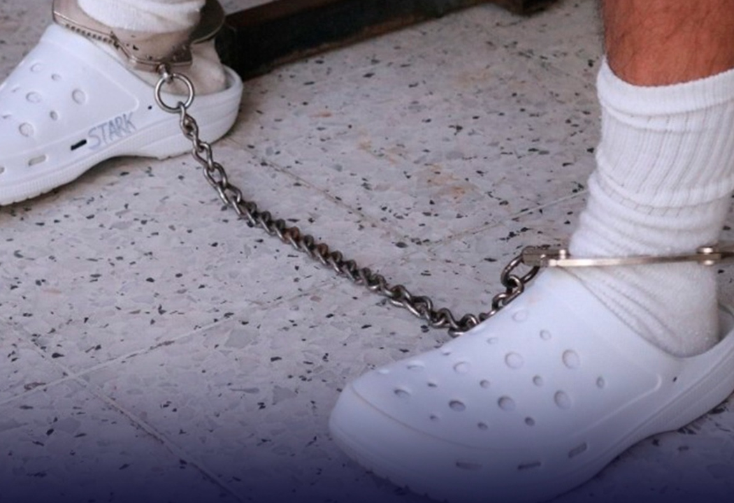 Envían a prisión a sujeto que, a mano armada, robó más de $470 y un celular a una persona