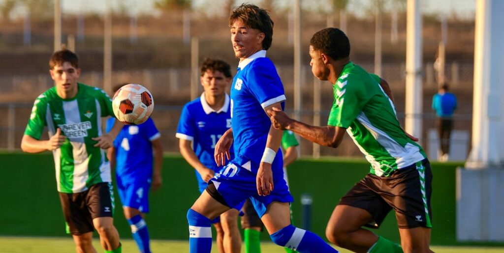 La Azulita pierde 2-0 ante el Real Betis en su primer partido de la gira europea