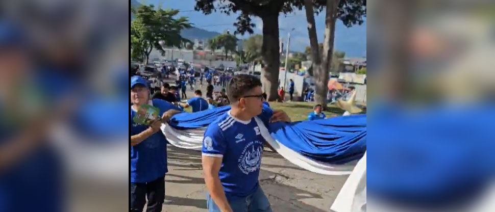Esta tarde se desplegará una bandera gigante en las gradas del estadio Cuscatlán