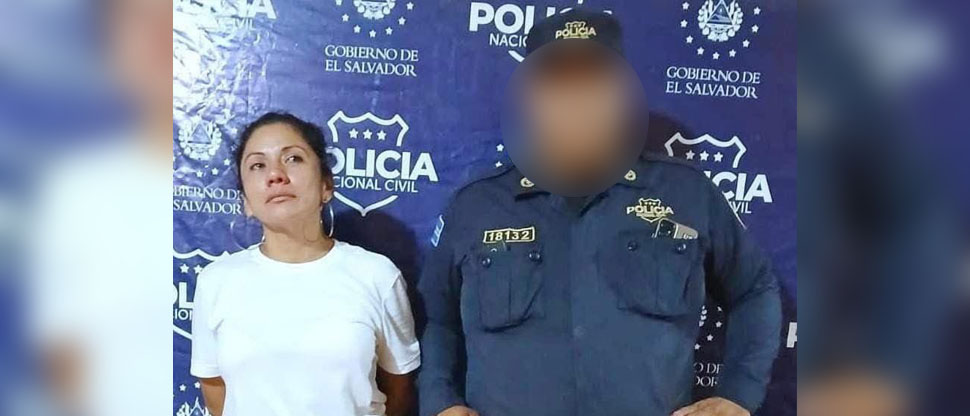 Conductora ebria se “pasa llevando” conos de un retén de la PNC en Metalío
