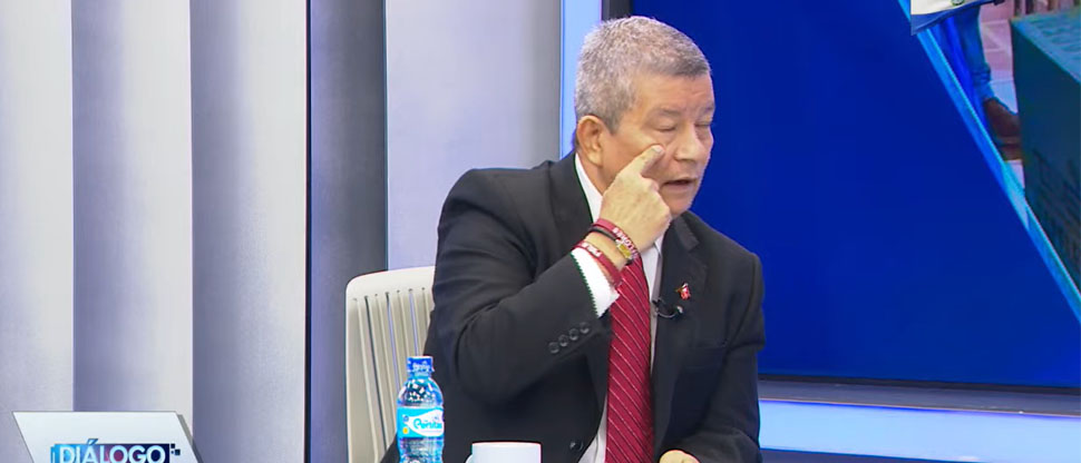 “El Chino” Flores arremete contra CID Gallup porque no coloca al FMLN como segunda fuerza política