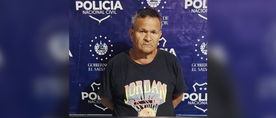Cae hondureño captado robando un celular en el mercado de Sonsonate