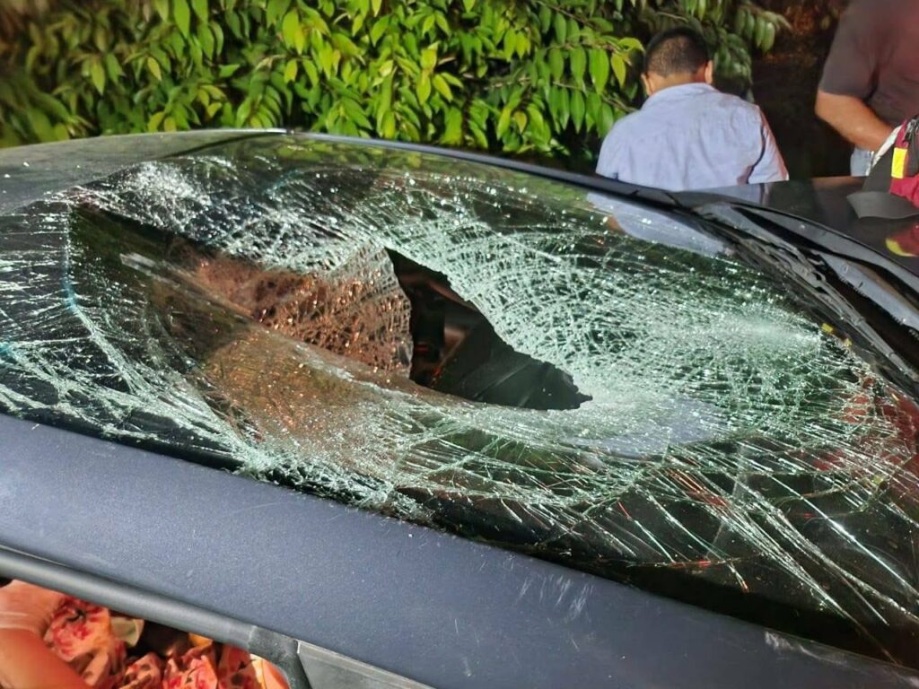Vehículo atropella a peatón y deja como saldo a cinco lesionados