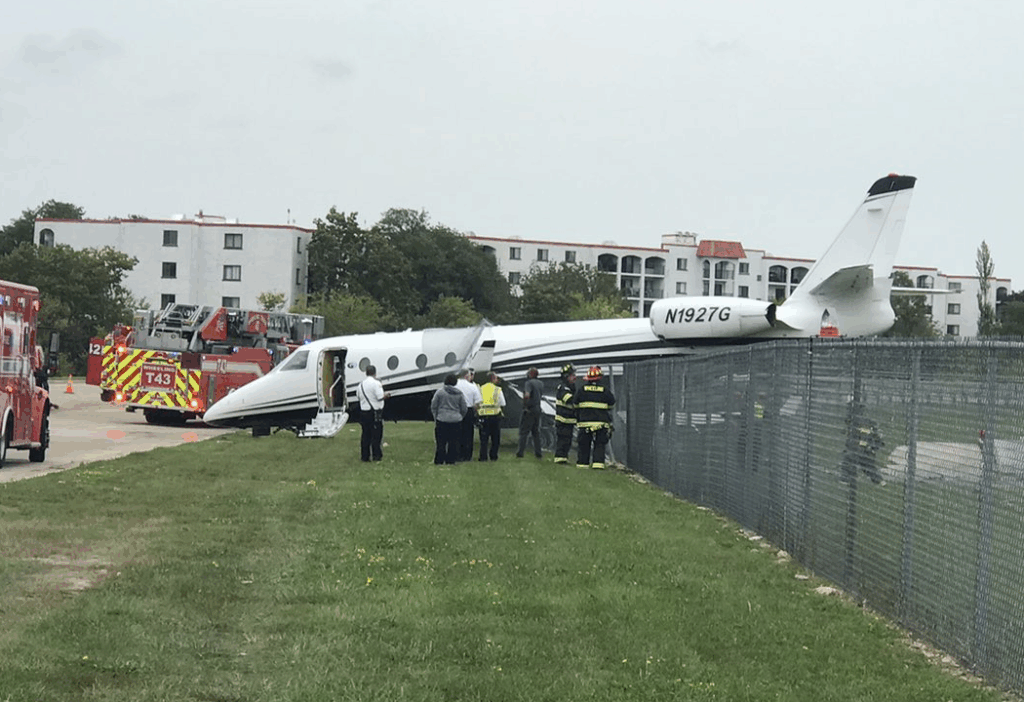 Avión corporativo se estrella en aeropuerto de Chicago