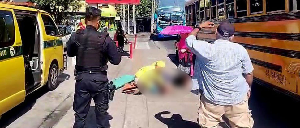 Busero atropella a una anciana y la deja lesionada de gravedad