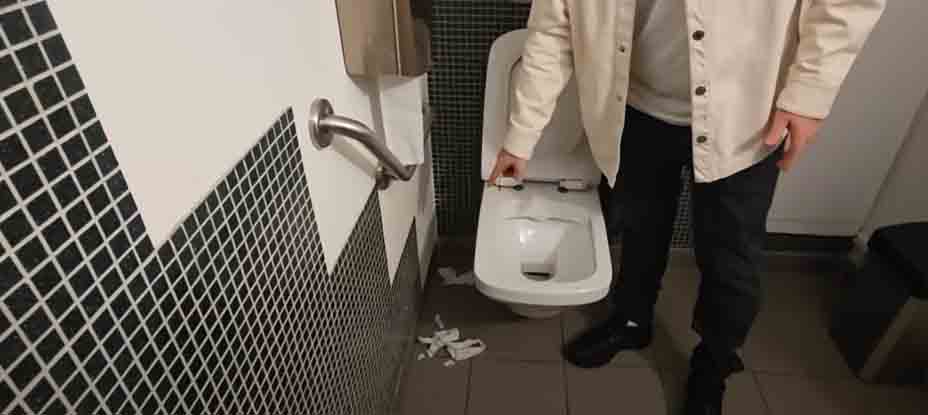 ¿Quién fue?: Ibai revela que dejaron sucio el baño de hombres en el Balón de Oro