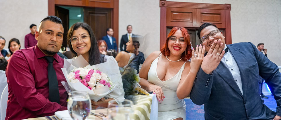 Más de 70 parejas se casan en boda colectiva en San Salvador