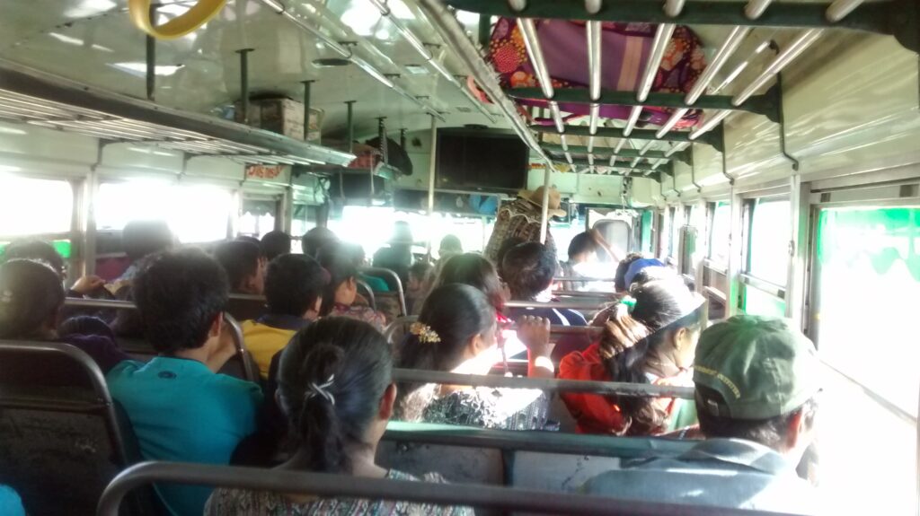 Ladrón muere arrollado por el mismo bus que asaltó
