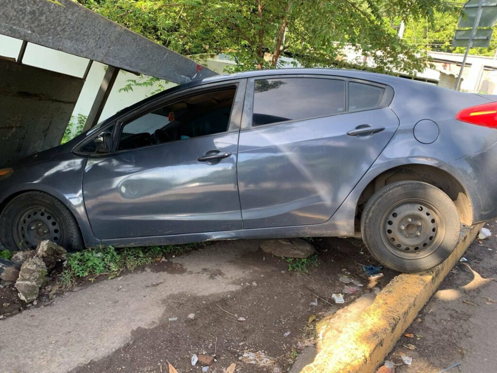 Usulután: mujer que esperaba el bus resulta lesionada tras aparatoso accidente