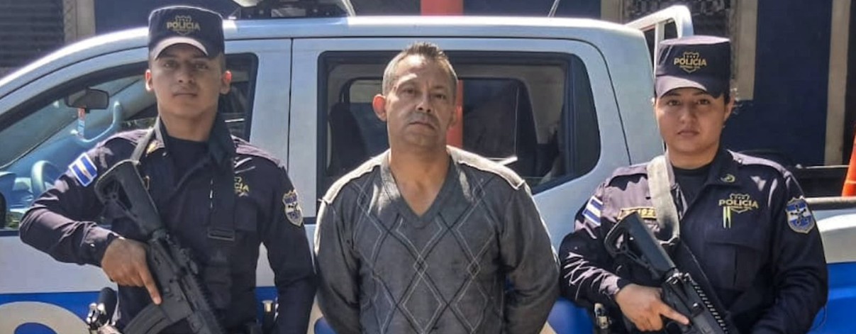 Detienen a sujeto que asaltó farmacia a mano armada en San Miguel