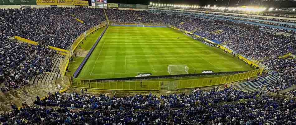 Panameños reaccionan tras conocer que jugarán en el estadio Cuscatlán en octubre