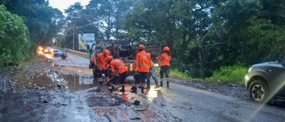 Autoridades informan que lluvias del pasado fin de semana dejaron 613 derrumbes