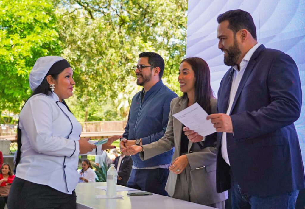 Más de 500 jóvenes culminan cursos de formación técnica en distintas áreas