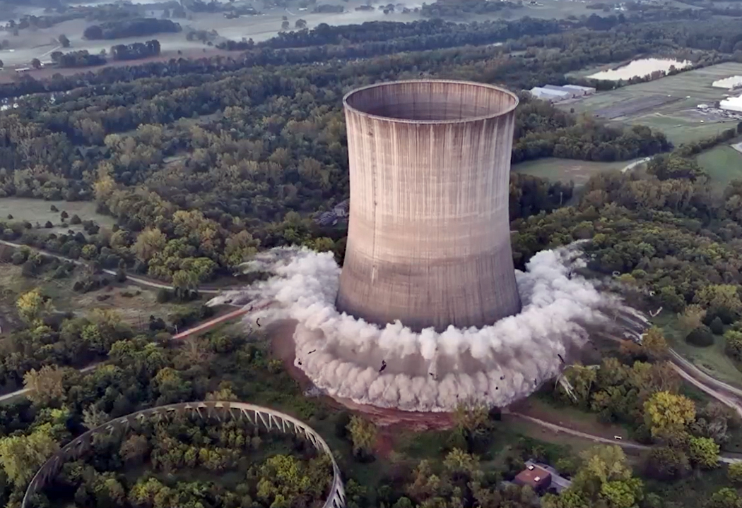 Demuelen como medida de seguridad torre de enfriamiento en Tennessee