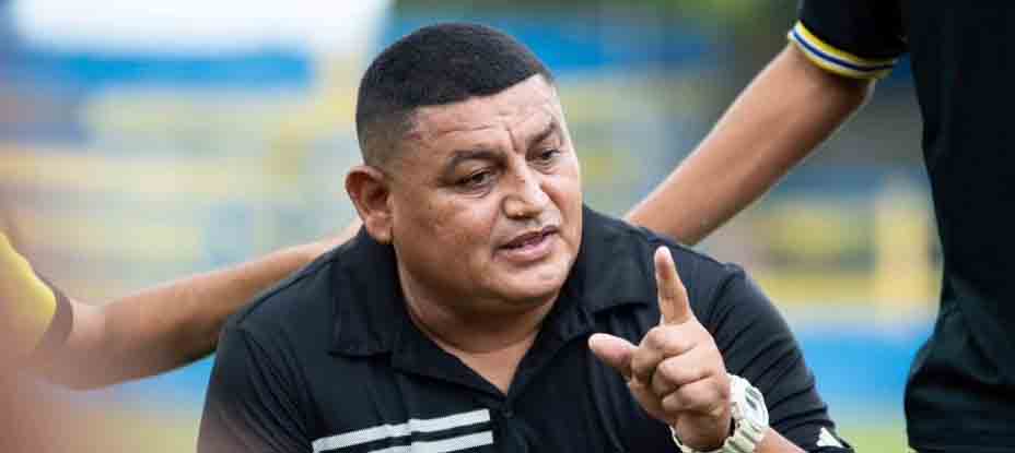 Extécnico de Limeño fue despedido por no desfilar para las fiestas de Santa Rosa de Lima