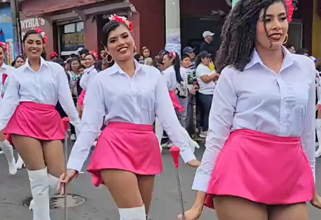 Se lucieron: cachiporras no reciben sus trajes a tiempo e improvisan uno el mero día del desfile