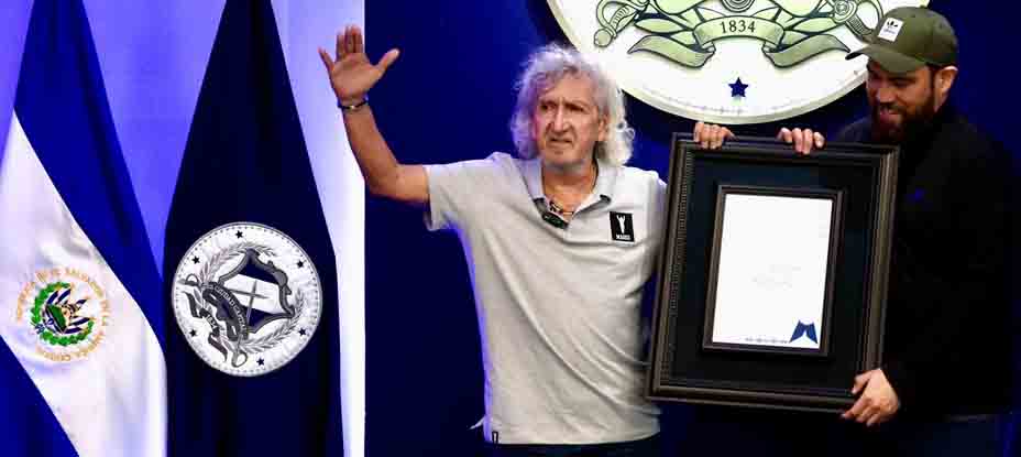 San Salvador declara Hijo Meritísimo a Jorge «Mágico» González