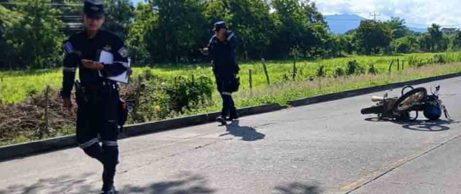 Motociclista fallece tras impactar contra camión en San Miguel
