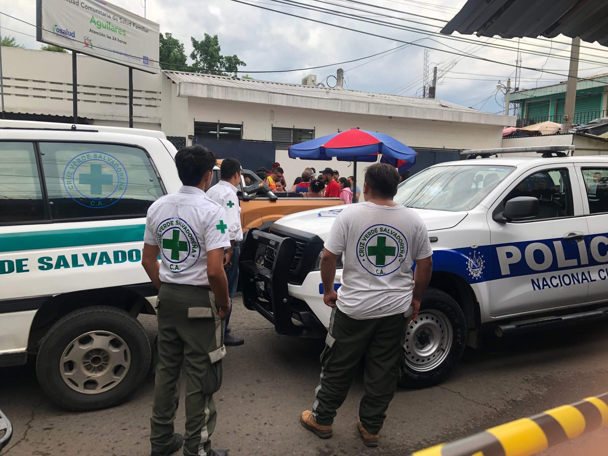 Dos personas fallecidas y tres lesionados tras impacto de rayo en cancha de Aguilares