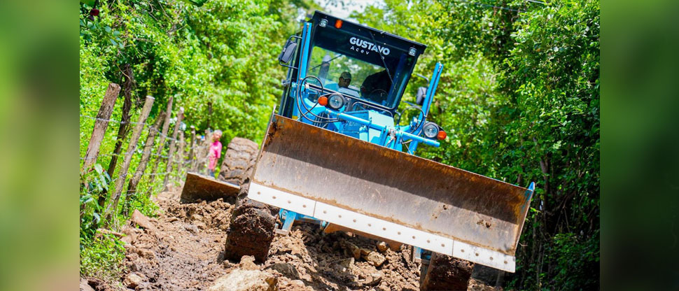 Alcaldía de Santa Ana interviene la calle principal del cantón Los Apoyos